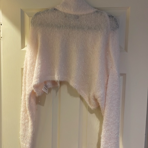 NWOT Urban Outfitters Light Pink Shimmery Cropped Collared Cardigan in Size S - Picture 5 of 5